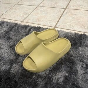Yeezy Cream Slide Sandals
